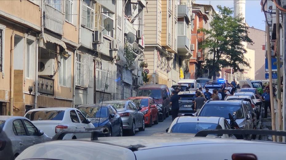 Fatih'te Aile Trajedisi: Emekli Polis Eşi ve Kızını Vurduktan Sonra Intihar Etti