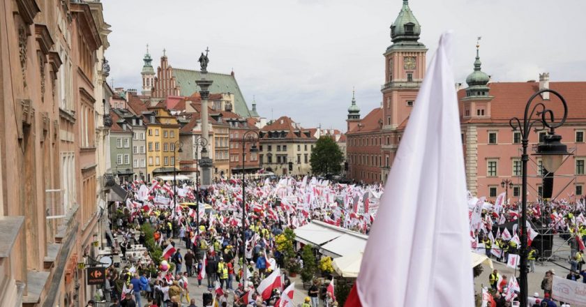 Polonya'da binlerce çiftçi AB'nin iklim politikalarına karşı yürüdü