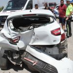 Konya'da 3 aracın karıştığı kazada 4 kişi yaralandı.