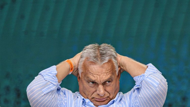 AB, Macaristan'dan Ruslara yönelik vize zorunluluğunun hafifletilmesi konusunda açıklama talep etti