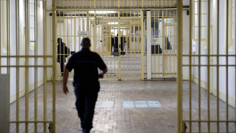 İtalya'da 'hapishane kararnamesi'nin onaylanmasının ardından görüş ayrılıkları yaşandı