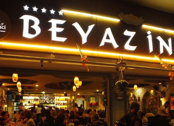 Boğaz Manzaralı Restoranlar: İstanbul’un Eşsiz Lezzet Durağı