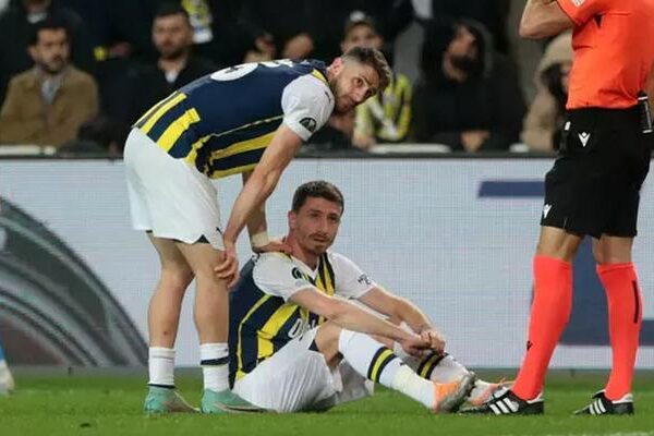 Fenerbahçe, Mert Hakan Yandaş’ın ameliyat olduğunu açıkladı