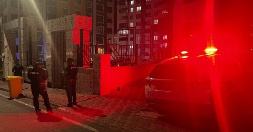 Kayseri’de elinde bıçakla yere düştüğü iddia edilen kadın ağır yaralandı – Son Dakika Türkiye Haberleri