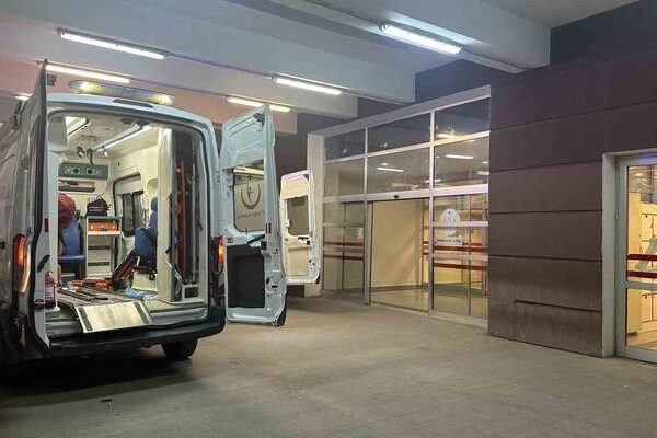 Çöp atma meselesi iki esnaf arasında döner bıçaklı kavgaya dönüştü: 1 yaralı