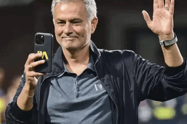 Mourinho tek cümlesiyle ikna etti! Fenerbahçe’ye 25 milyon Euro’luk golcü… Transferde sadece bir engel var