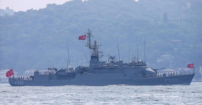 Türk savaş gemileri KKTC’deki limanlarda ziyarete açılacak