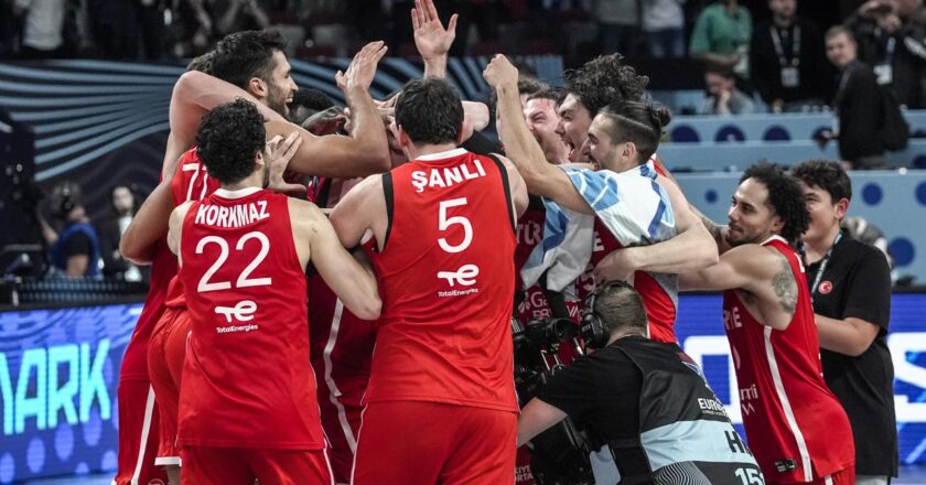 Finale yükselen “12 Dev Adam”a tebrik yağdı