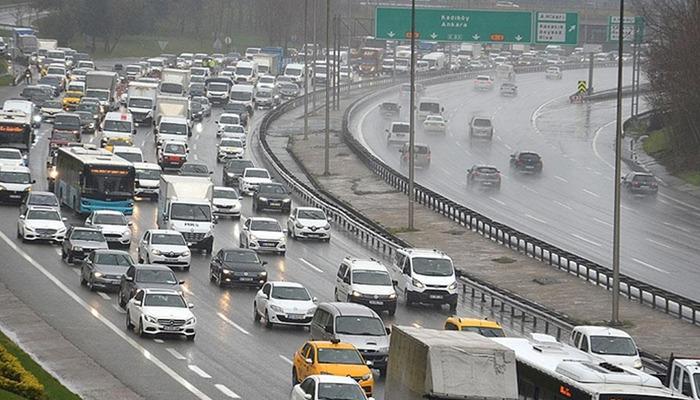 İstanbul’da yağmurun etkisi ile trafik yoğunluğu yüzde 80’i aştı!
