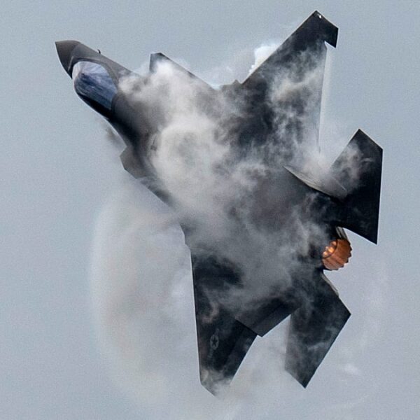 Trump, veliaht prensin ABD ziyareti öncesinde Suudi Arabistan’a F-35 savaş uçaklarının satılacağını açıkladı