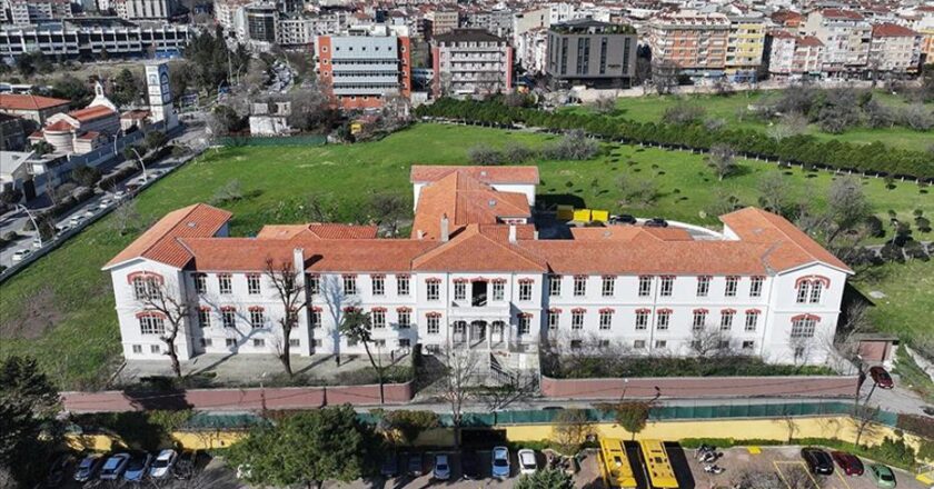 Balıklı Rum Hastanesi’ne operasyon: Profesör, eczacı ve tıbbi sekreter gözaltında