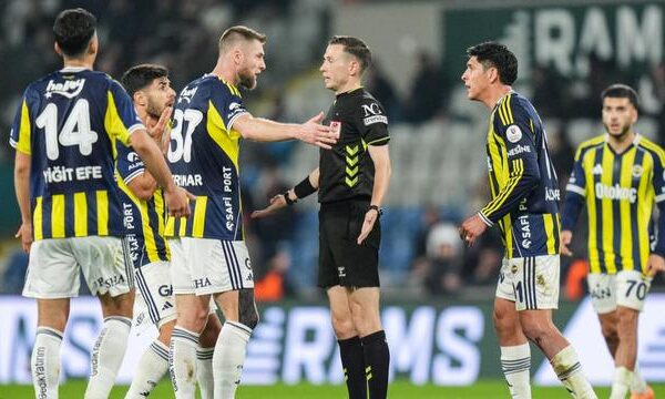 Başakşehir maçı sonrası uzmanlardan Fenerbahçe’ye eleştiri: Şampiyonluk ruhu eksik!