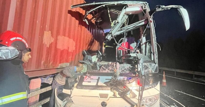 Osmaniye’de otobüs TIR’a çarptı: 7 can kaybı